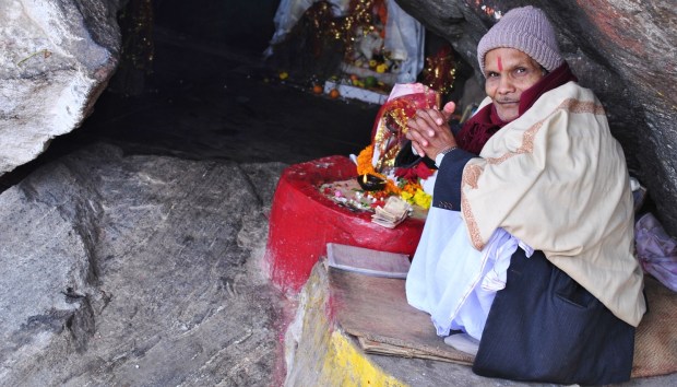 von diesem herren bekamen wir nur eine segnung. er hat nicht so herumgebrüllt wie die affen.